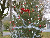 Notre beau sapin fait par Id'halles et les enfants